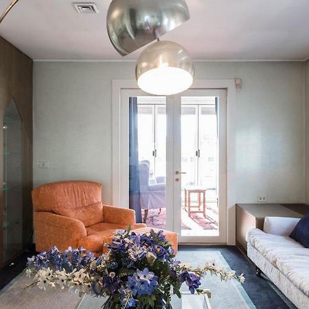 Roomy Apartment Duomo & San Babila Милано Екстериор снимка