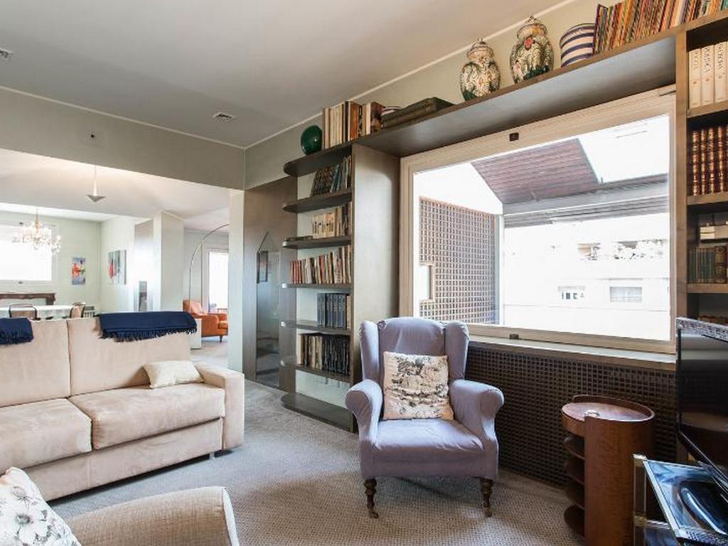 Roomy Apartment Duomo & San Babila Милано Екстериор снимка