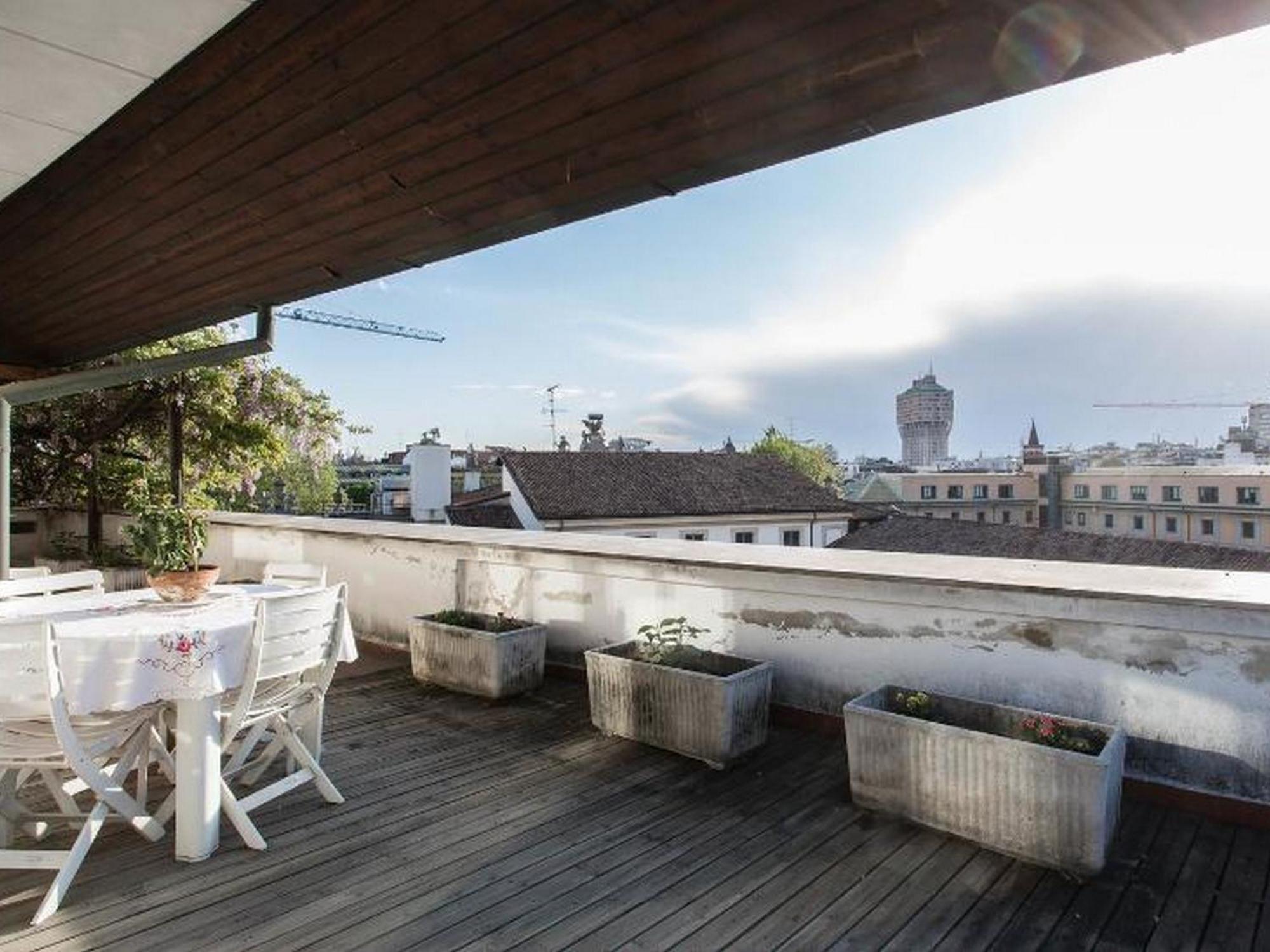 Roomy Apartment Duomo & San Babila Милано Екстериор снимка