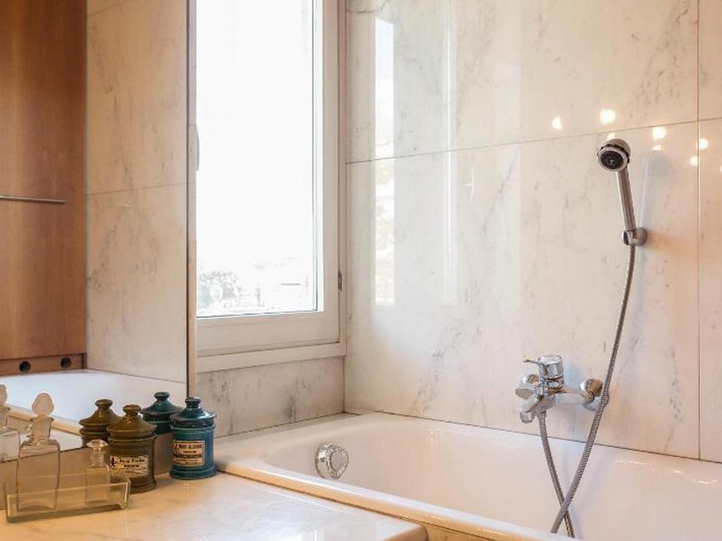 Roomy Apartment Duomo & San Babila Милано Екстериор снимка