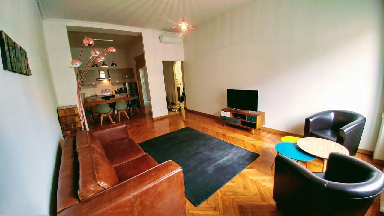 Roomy Apartment Duomo & San Babila Милано Екстериор снимка
