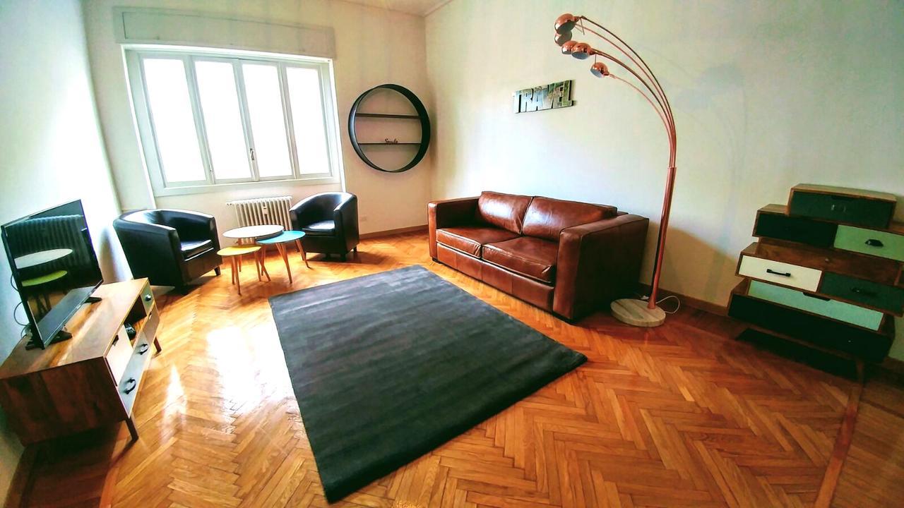 Roomy Apartment Duomo & San Babila Милано Екстериор снимка