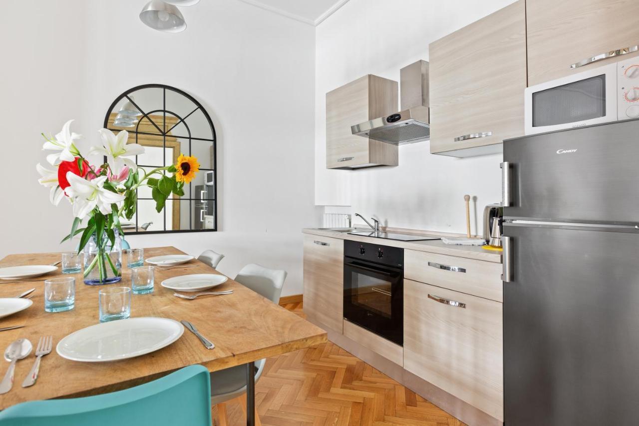 Roomy Apartment Duomo & San Babila Милано Екстериор снимка