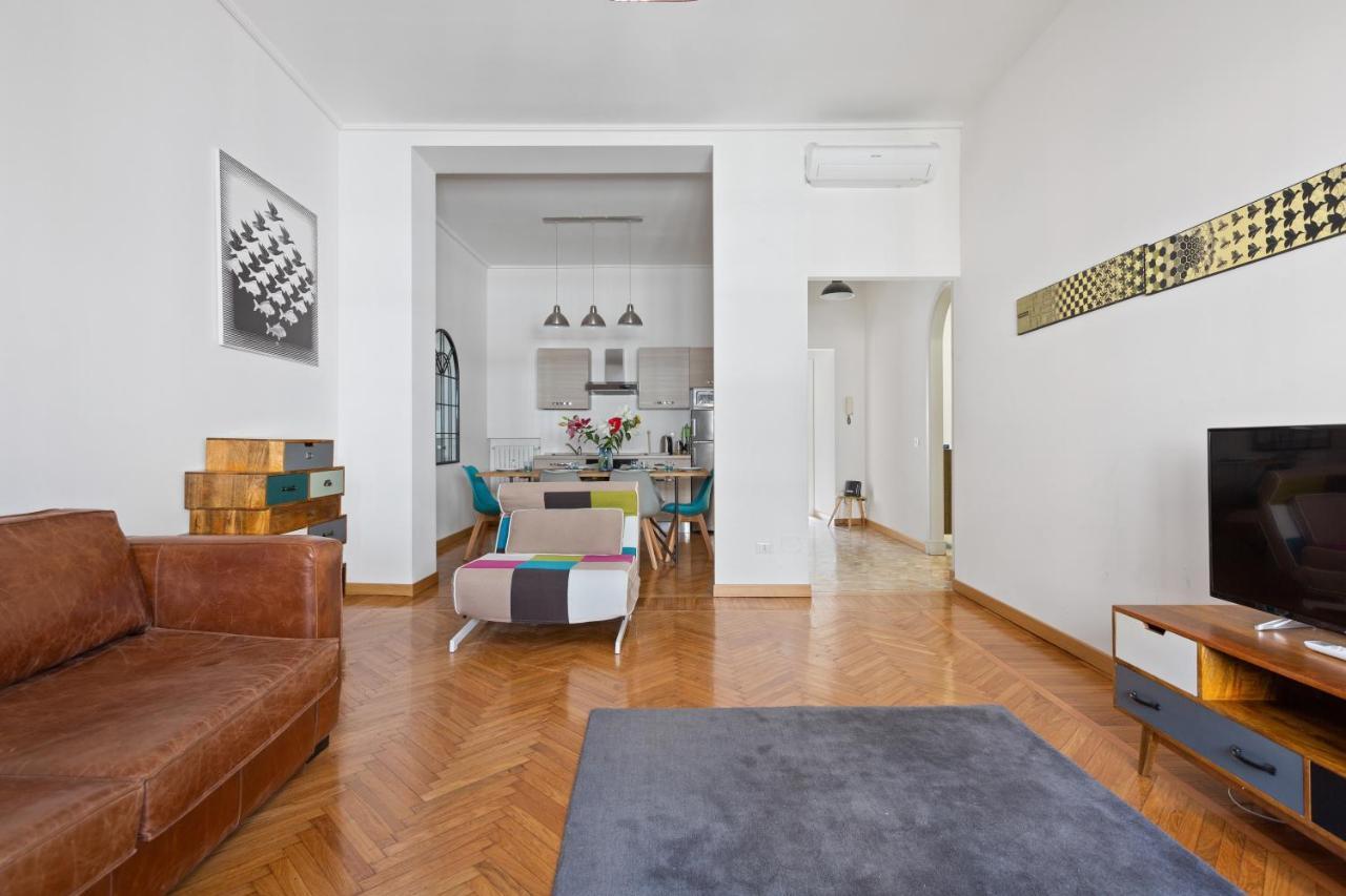 Roomy Apartment Duomo & San Babila Милано Екстериор снимка