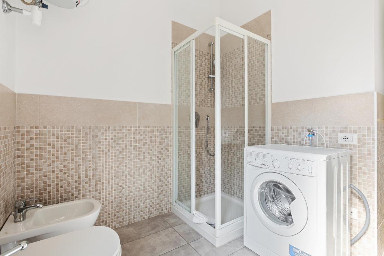 Roomy Apartment Duomo & San Babila Милано Екстериор снимка