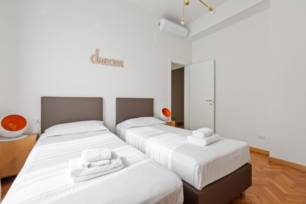 Roomy Apartment Duomo & San Babila Милано Екстериор снимка