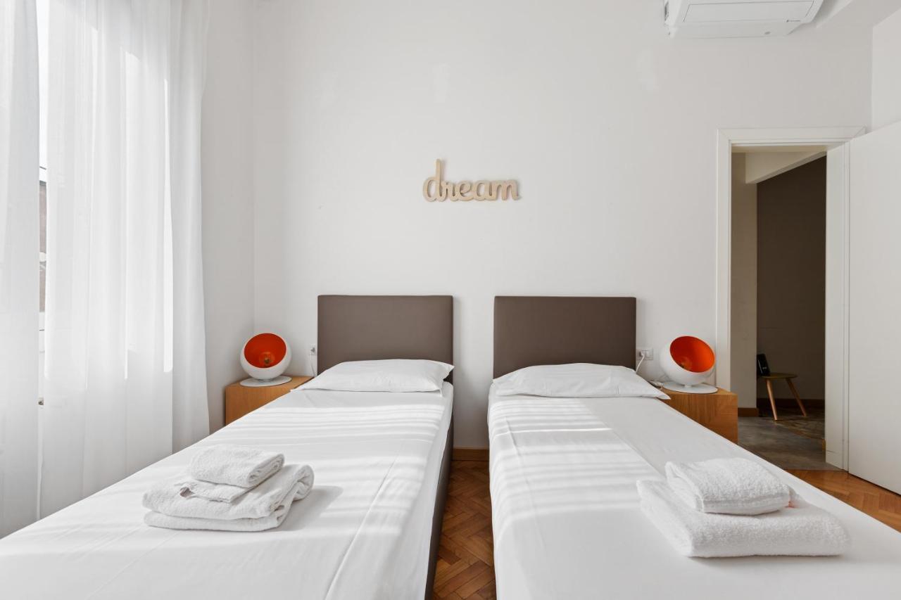 Roomy Apartment Duomo & San Babila Милано Екстериор снимка