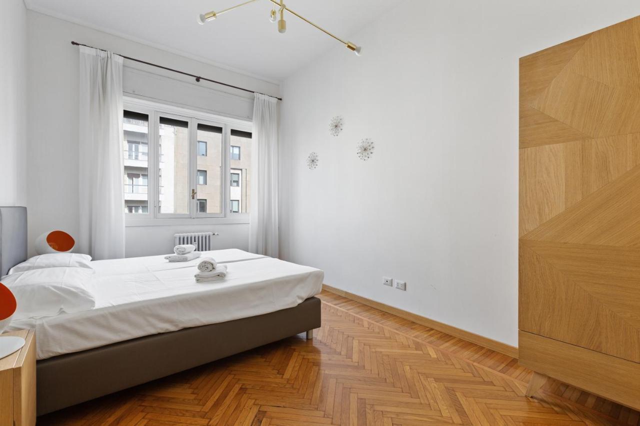 Roomy Apartment Duomo & San Babila Милано Екстериор снимка